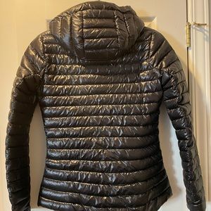 Lululemon lightweight pack it Down jacket. packable, travel-friendly down jacket